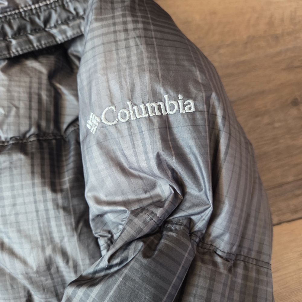 Columbia Women's Gray Plaid Puffer Coat with Removable Faux Fur Trim Hood - Picture 5 of 8